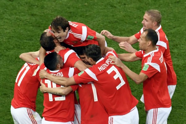 Rusia pone pie y medio en octavos del Mundial tras vencer a Egipto
