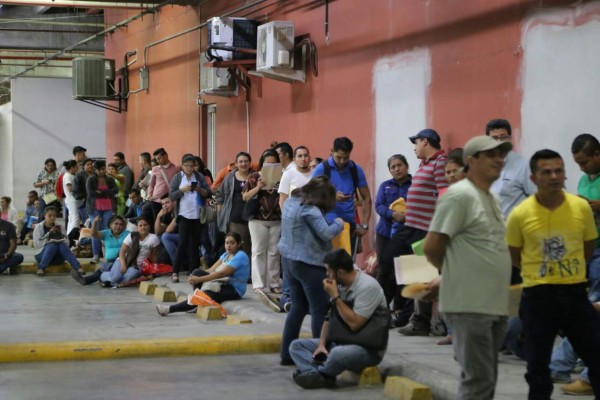 Sampedranos hacen largas filas para pagar impuestos