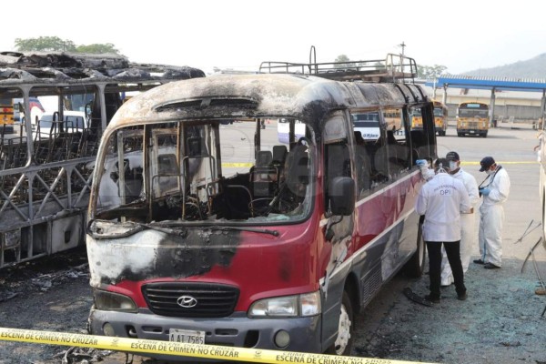 Se queman tres autobuses en la Gran Terminal Metropolitana en San Pedro Sula