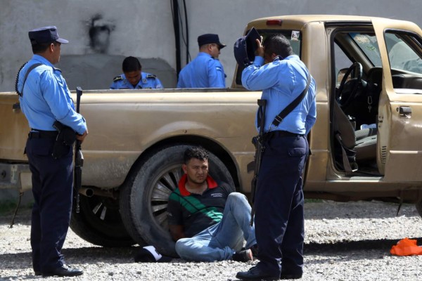 Tres sujetos que se hacían pasar por electricistas roban en la Santa Mónica