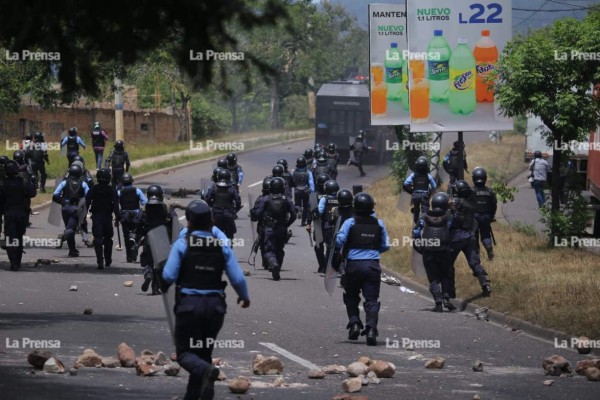 Nuevo enfrentamiento entre policías y manifestantes en Tegucigalpa