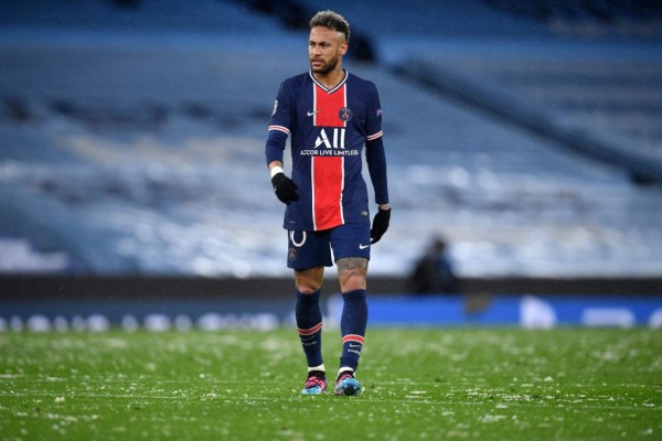 Paris Saint-Germain's Brazilian forward Neymar walks off the pitch at the end of the first half during the UEFA Champions League second leg semi-final football match between Manchester City and Paris Saint-Germain (PSG) at the Etihad Stadium in Manchester, north west England, on May 4, 2021. (Photo by Paul ELLIS / AFP)