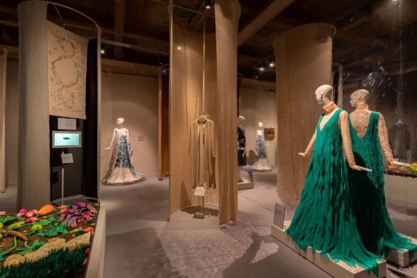 Las diez secciones de la exposición Sustainable Thinking en el Museo Salvatore Ferragamo en Florencia estarán abiertas las 24 horas para aquellos que las quieran visitar directamente desde sus dispositivos personales, aunque a mediados de julio se podrán reservar recorridos personales, para una experiencia totalmente interactiva en la que un guía del museo explicará cada detalle. EFE/Foto cedida.