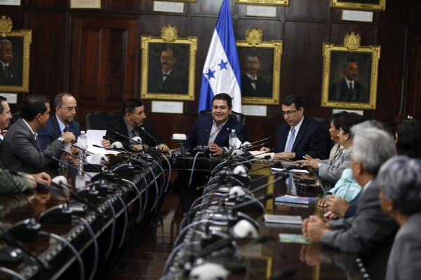 Gobierno de Honduras construirá unas mil viviendas