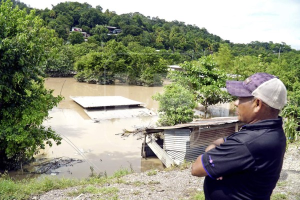 Crecida destroza Pimienta, Potrerillos y Villanueva