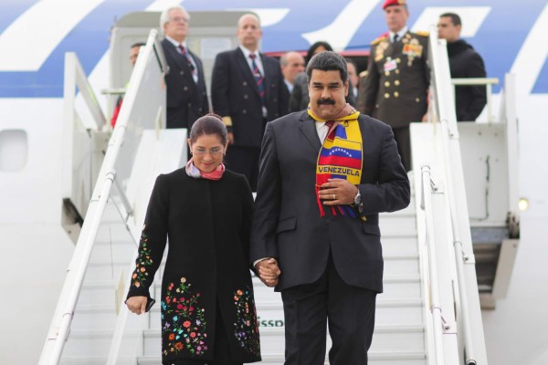 Maduro responde a 'emboscadas imperiales' tras arrestos de familiares
