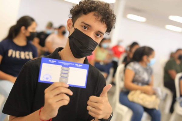 El Salvador permitirá ingreso a estadios solo a vacunados contra la covid-19