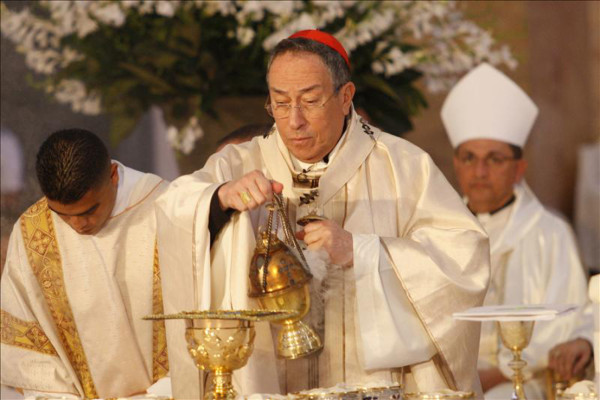 El cardenal inicia oración de 40 horas por el bienestar de Honduras en 2014