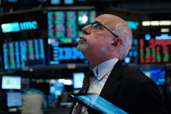 Wall Street cierra en rojo, arrastrada por las crisis del petróleo