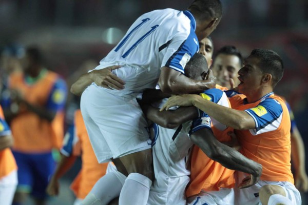 Concacaf: Panamá amarga a Honduras con un empate 2-2