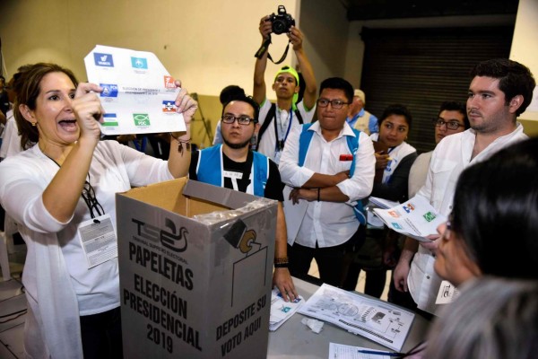 Estados Unidos destaca 'transparencia' de elecciones salvadoreñas