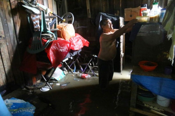 Inundaciones y caos dejan lluvias en el norte de Honduras