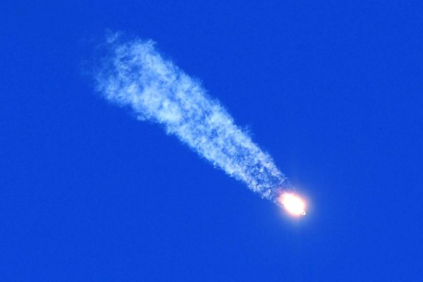 Astronautas sobreviven a accidente de cohete que los llevaba al espacio