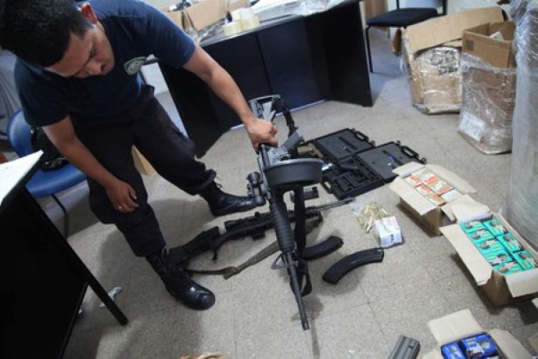 Envueltas en papel aluminio entran armas a Honduras