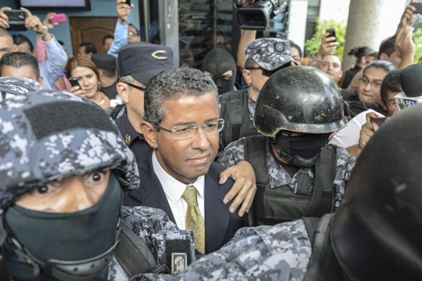 Juzgado dicta arresto domiciliario contra expresidente Flores