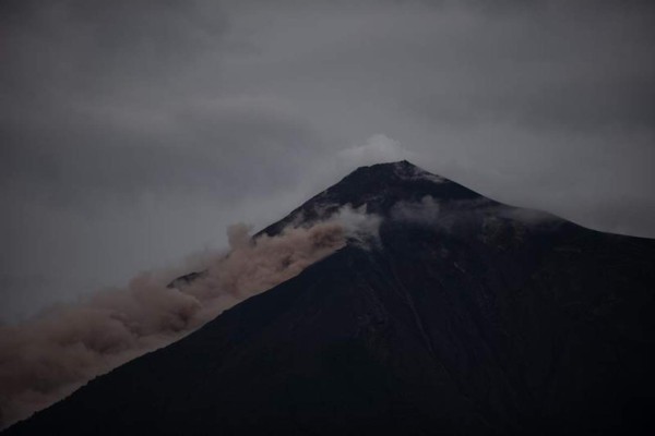 Guatemala: Ordenan evacuación por nueva erupción de volcán de Fuego