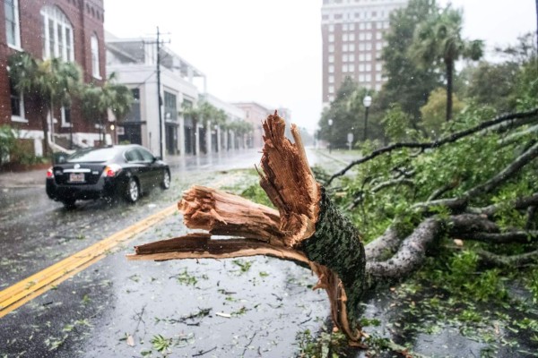 Huracán Dorian se fortalece a categoría 3 al azotar las Carolinas en EEUU