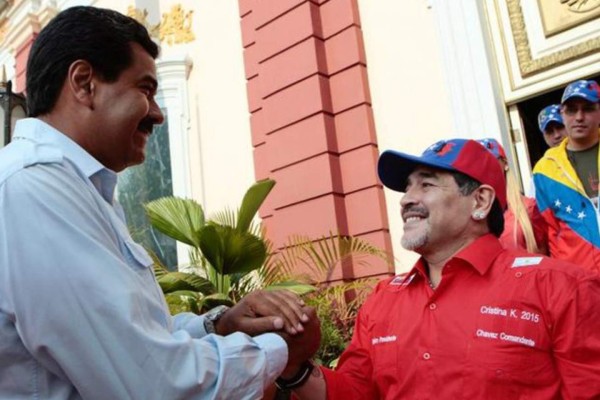 Maradona se ofrece como 'soldado' para pelear en Venezuela