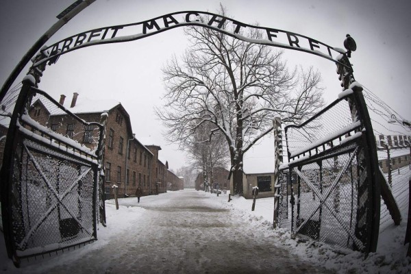 ¿Quién fue el primer hombre en entrar a Auschwitz tras su liberación?