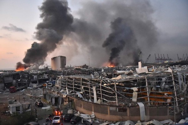 'Parece una bomba atómica': Los impresionantes videos que muestran la explosión en Beirut