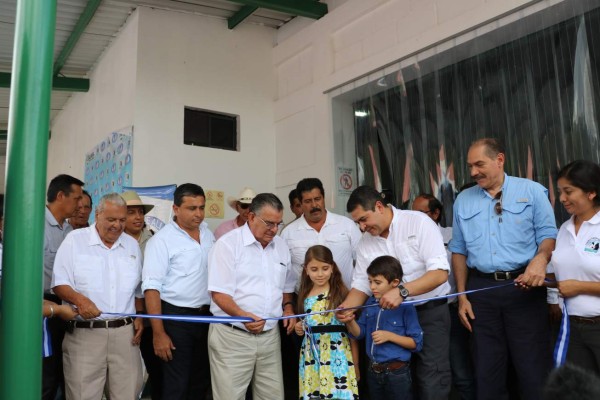 Inauguran una planta procesadora de leche y lanzan el producto en Copán