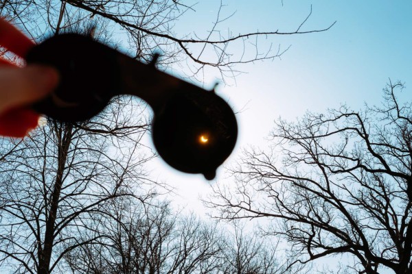 Mirar el eclipse solar sin protección puede dañar la retina