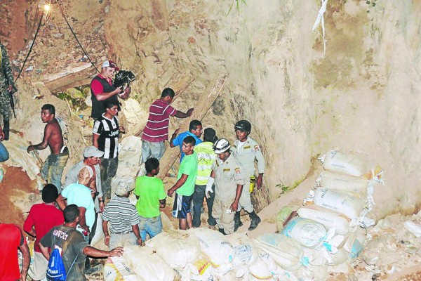 Cuerpos de socorro no descansan por rescatar a mineros hondureños