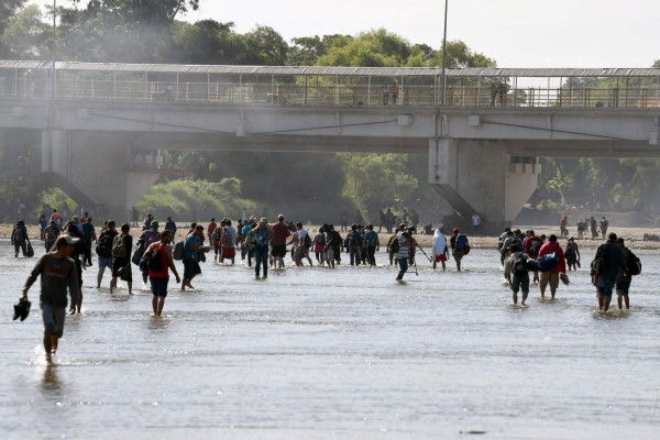 EEUU advierte a caravana de migrantes hondureños que México los deportará