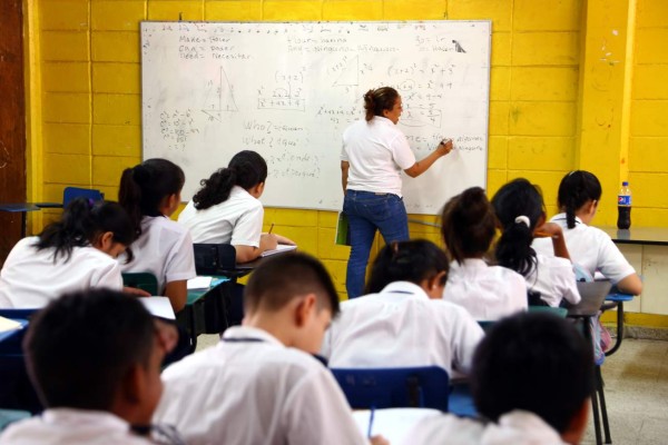 Honduras: Colegiales reprobados en primer semestre a prematrícula hoy