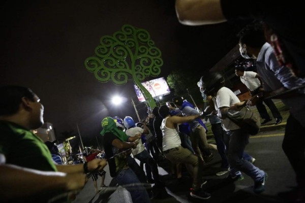 Video: Camarógrafo guatemalteco muere aplastado por árbol en Nicaragua