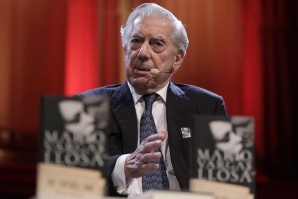 Vargas Llosa llama a todos los hispanohablantes a movilizarse frente a Trump