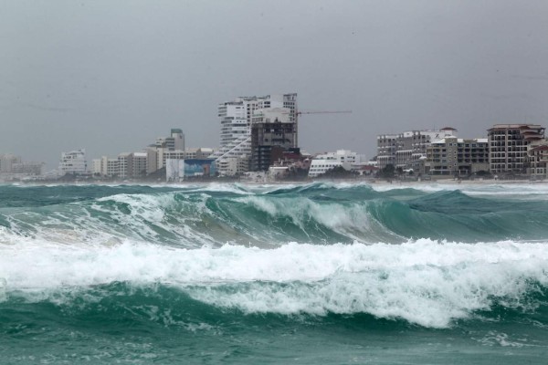 La tormenta tropical Harvey continúa su avance por el este del Caribe