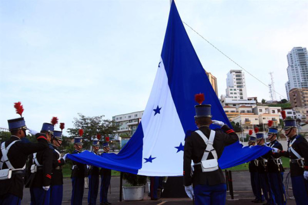 Honduras: Inician las fiestas patrias con un homenaje a la bandera