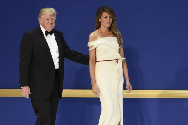 Los desplantes virales entre Melania y Trump en la investidura