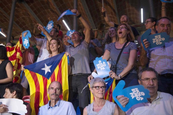 Presidente catalán pide a gobierno español diálogo sobre referendo