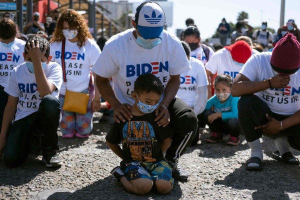 Biden convertirá centros de detención en puntos para procesar migrantes