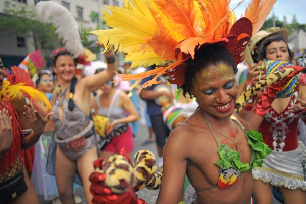 Millones de brasileños calientan las calles para disfrutar de su carnaval