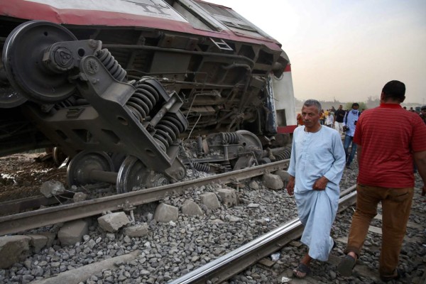 Accidente de tren deja casi un centenar de heridos en Egipto
