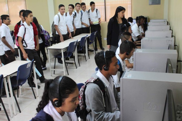 Inauguran laboratorio de computación e inglés en el Centro Técnico Hondureño Alemán