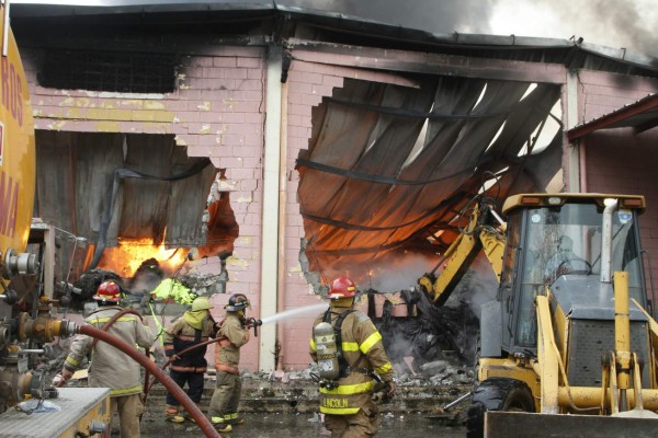 Pérdidas de 70 millones de lempiras deja incendio en fábrica textilera