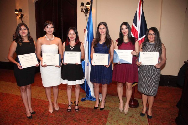 Embajada británica premia a hondureñas