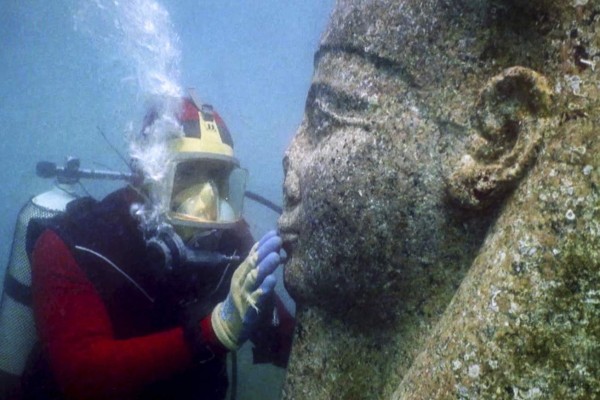 Tesoros extraídos de ciudades submarinas de Egipto resucitan el Mito de Osiris