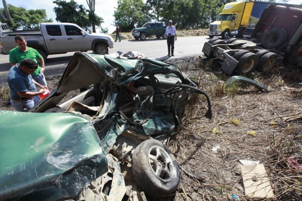 Abuela y nieta pierden la vida en un accidente vial