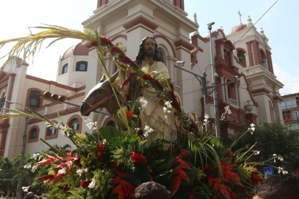 Con fervor celebran el Domingo de Ramos en Honduras