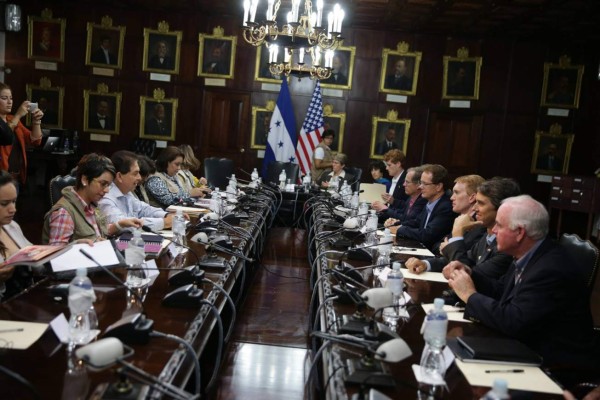Gobierno hondureño y congresistas de EUA hablan sobre migración