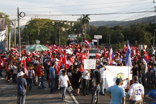 En SPS también marchan contra la reelección