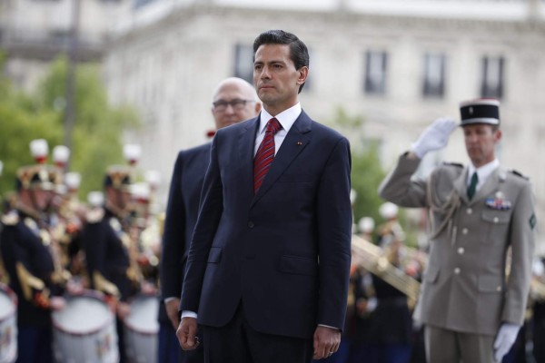 Peña Nieto celebra su 49 cumpleaños rodeado de escándalos
