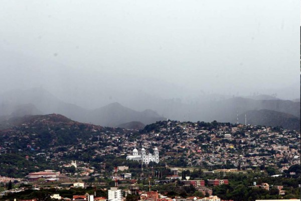 Anuncian fuertes lluvias para hoy y mañana en Honduras