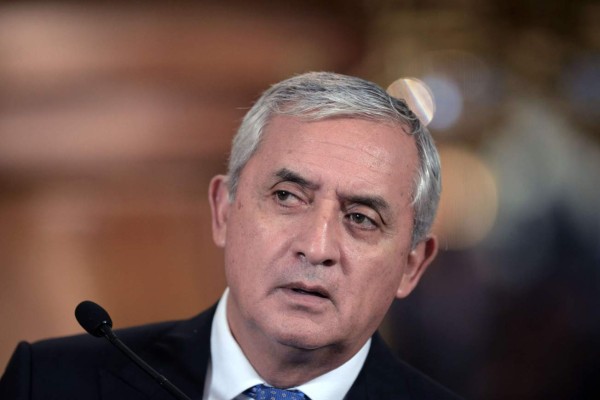 Juez le prohíbe a Otto Pérez salir de Guatemala