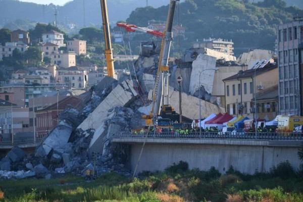 Se elevan a 39 los fallecidos tras el derrumbe de un puente en Italia
